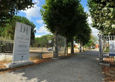 Totem d'entreprise Signalétique Extérieure Chateau Luchey Halde Pessac Leognan Imindigo